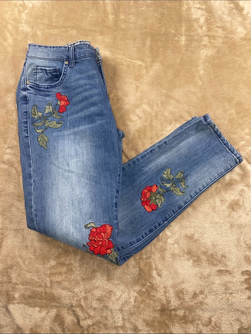 Vintage America Blue Straight-Leg Jeans with Red Floral Embroidery